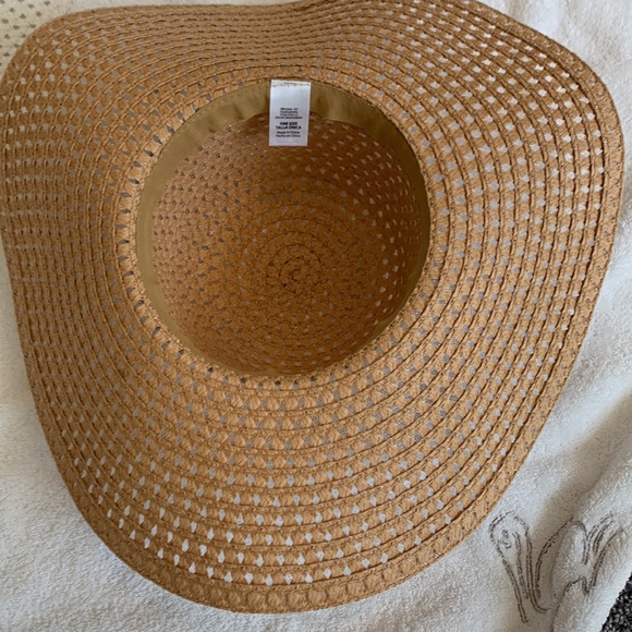 2 Hats - Picture 3 of 9